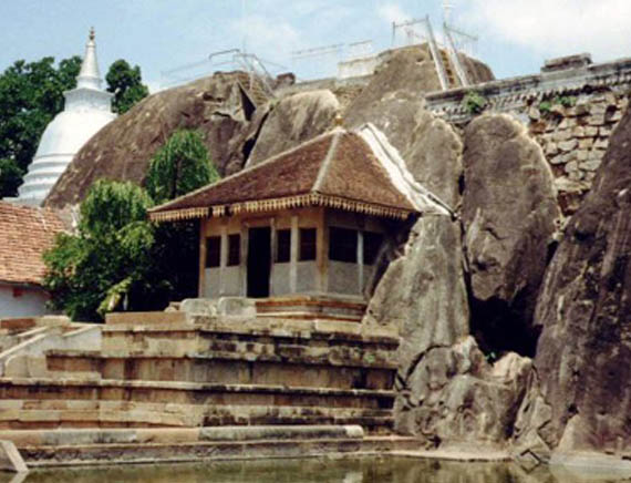 inora-travel-lanka-day-tour-anuradhapura
